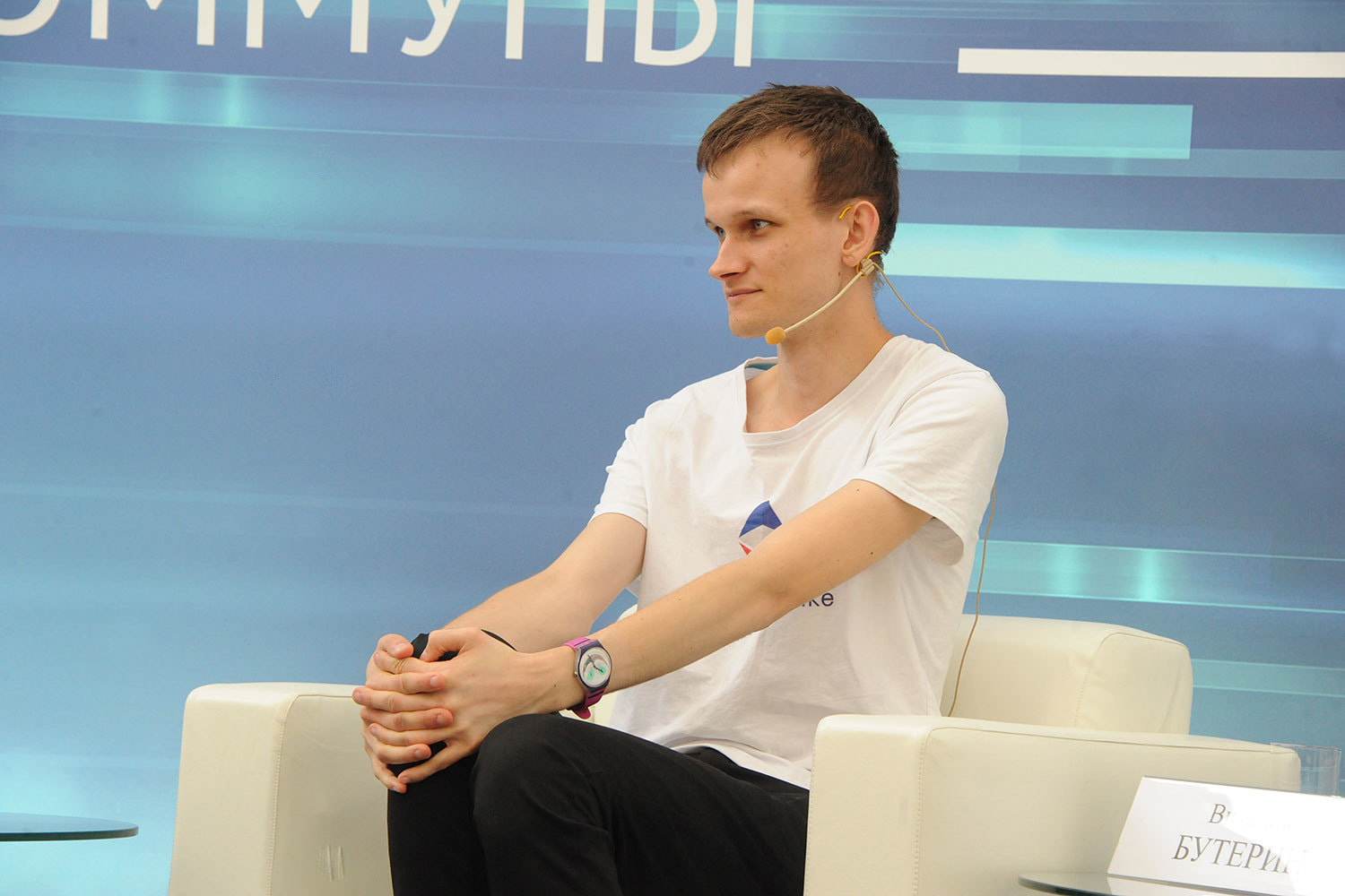 24-летний Виталик Бутерин - уроженец России, но вырос в Канаде. Он изобрел криптовалюту Ethereum, которая занимает второе по популярности место в мире после биткойна. Состояние Бутерина может составлять $400-500 млн