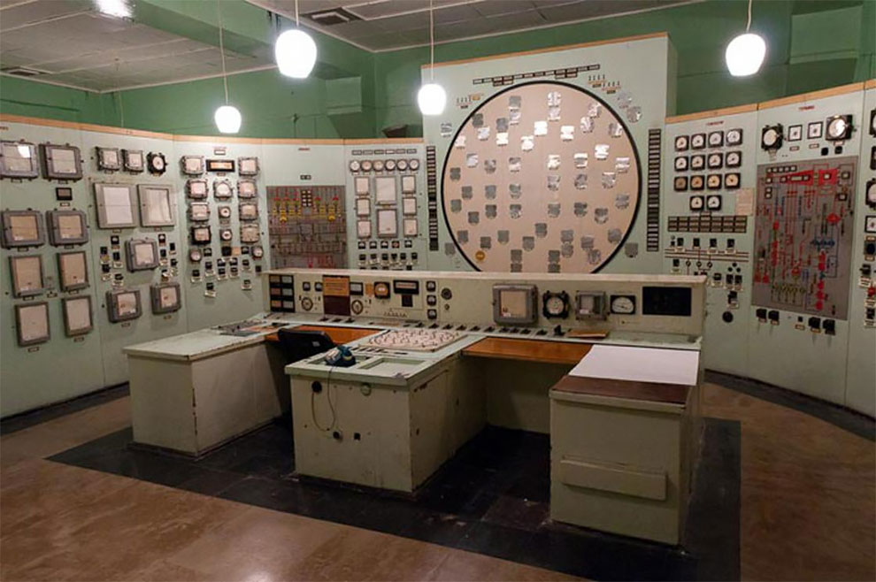 Блочный щит управления (БЩУ) первого энергоблока с реактором АМБ-100 Белоярская АЭС