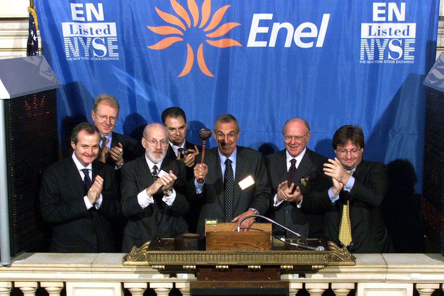 Enel SpA (компания занимается производством и распределением электроэнергии и газа, на фото – IPO на бирже Нью-Йорка) – $17,41 млрд, 1999 г.